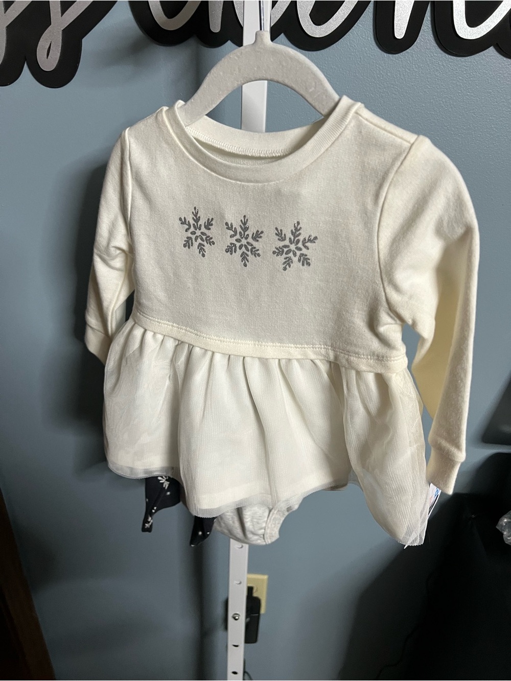 Carters Snowflakes 3-pc outfit 12 months NWT